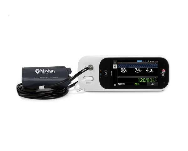 Rad-97 con NIBP collegata a bracciale di misurazione NIBP